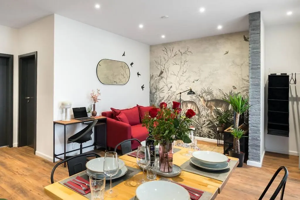 Central 17 Apartment - New Building & Parking 부쿠레슈티