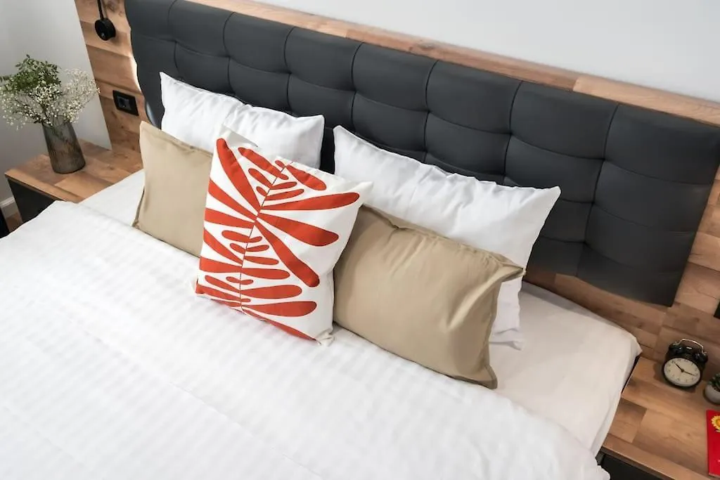 Central 17 Apartment - New Building & Parking 부쿠레슈티