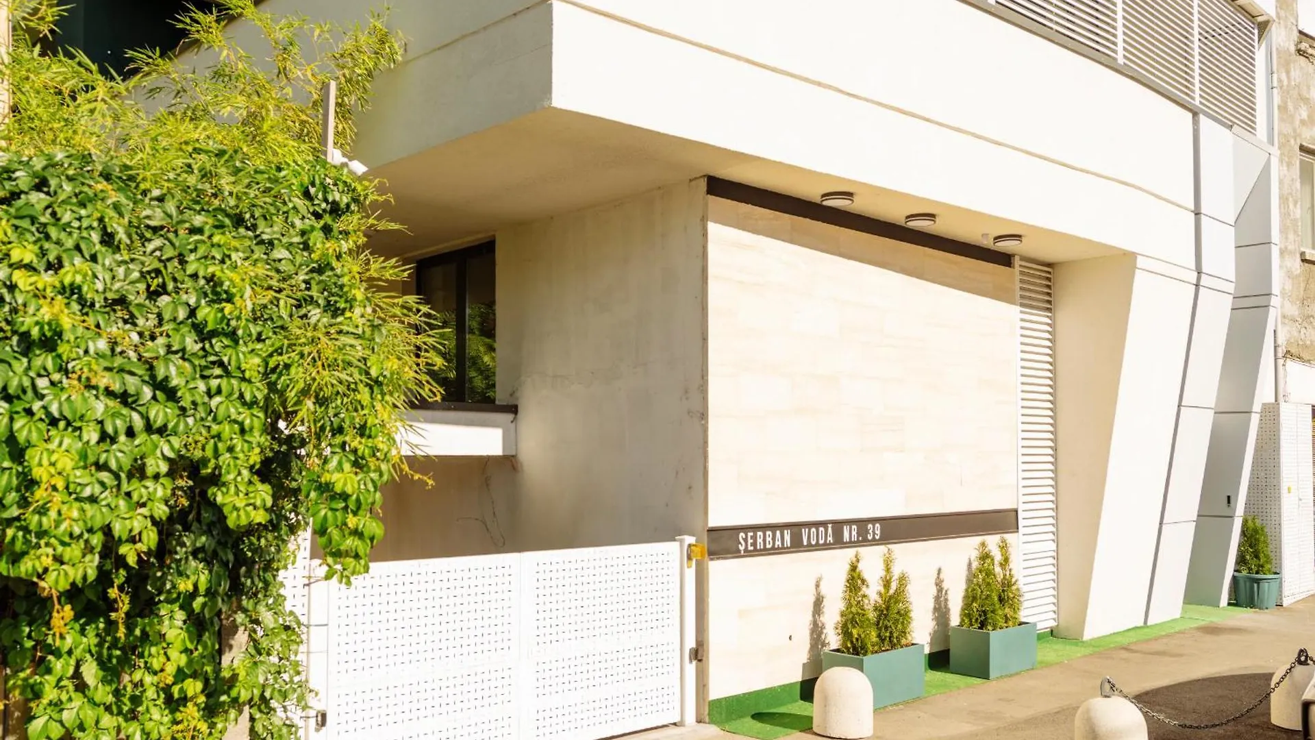 Central 17 Apartment - New Building & Parking 부쿠레슈티
